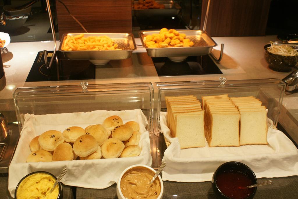 Maple Hotel Tainan Dış mekan fotoğraf