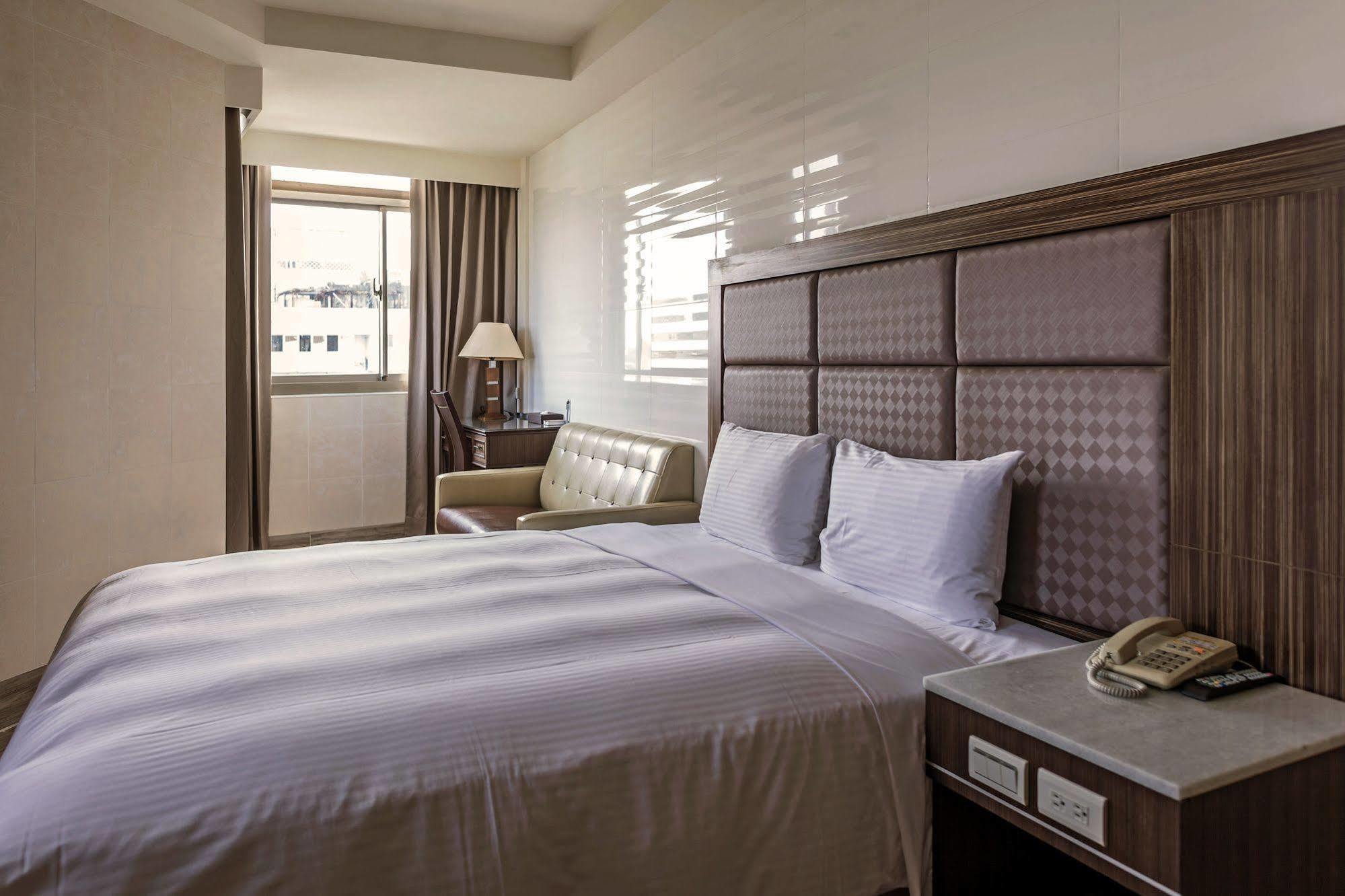 Maple Hotel Tainan Dış mekan fotoğraf
